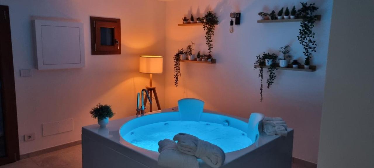 Chalet Sophie - Luxury Chalet Roletto المظهر الخارجي الصورة