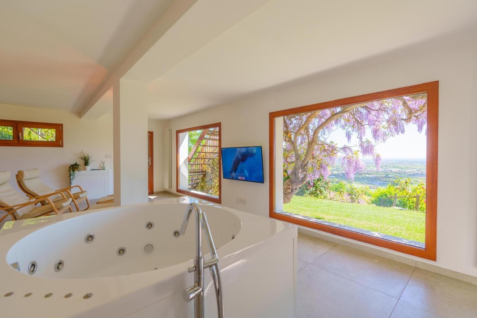 Chalet Sophie - Luxury Chalet Roletto المظهر الخارجي الصورة