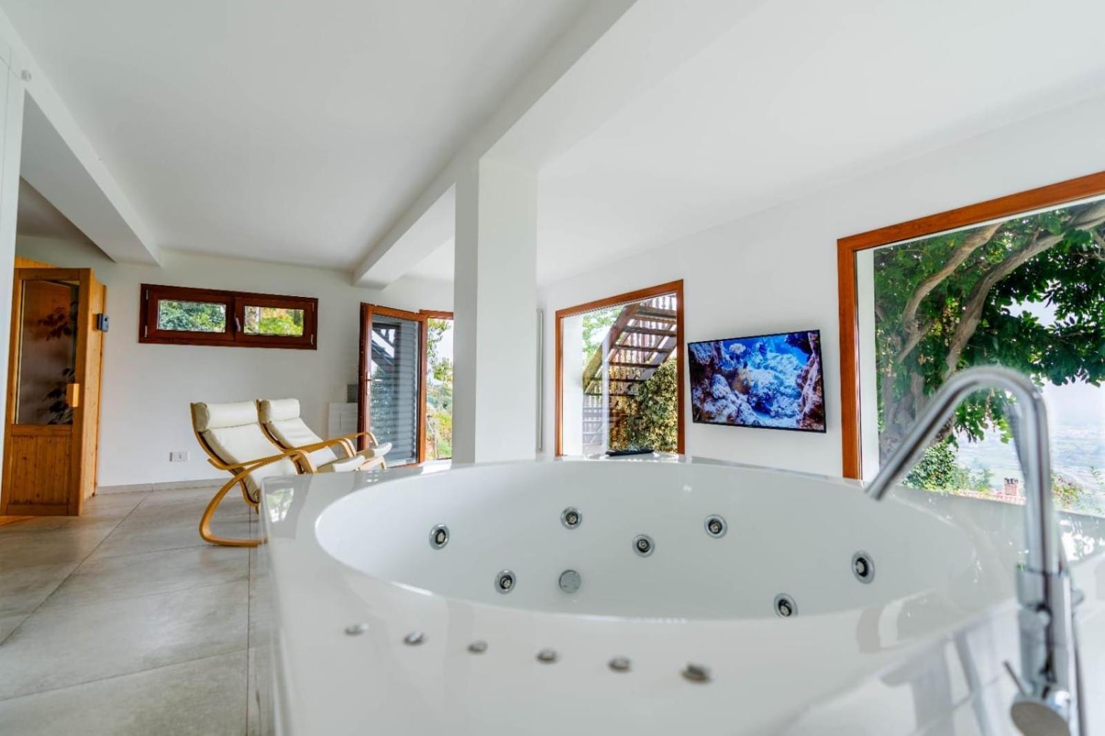Chalet Sophie - Luxury Chalet Roletto المظهر الخارجي الصورة